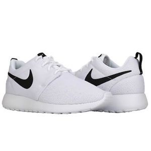 Women’s Nike Roshe One Sz 6